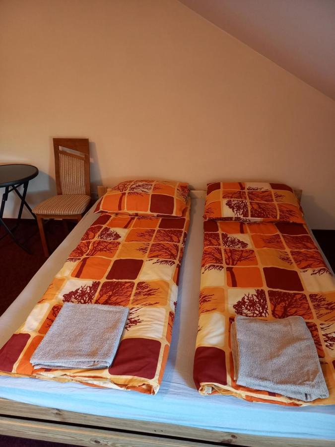 Hotel Roza Losice ภายนอก รูปภาพ